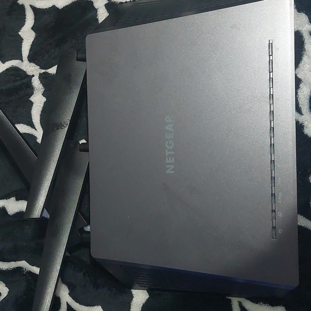 Netgear Nighthawk AC1900 Smart‎ WiFi router model R7000